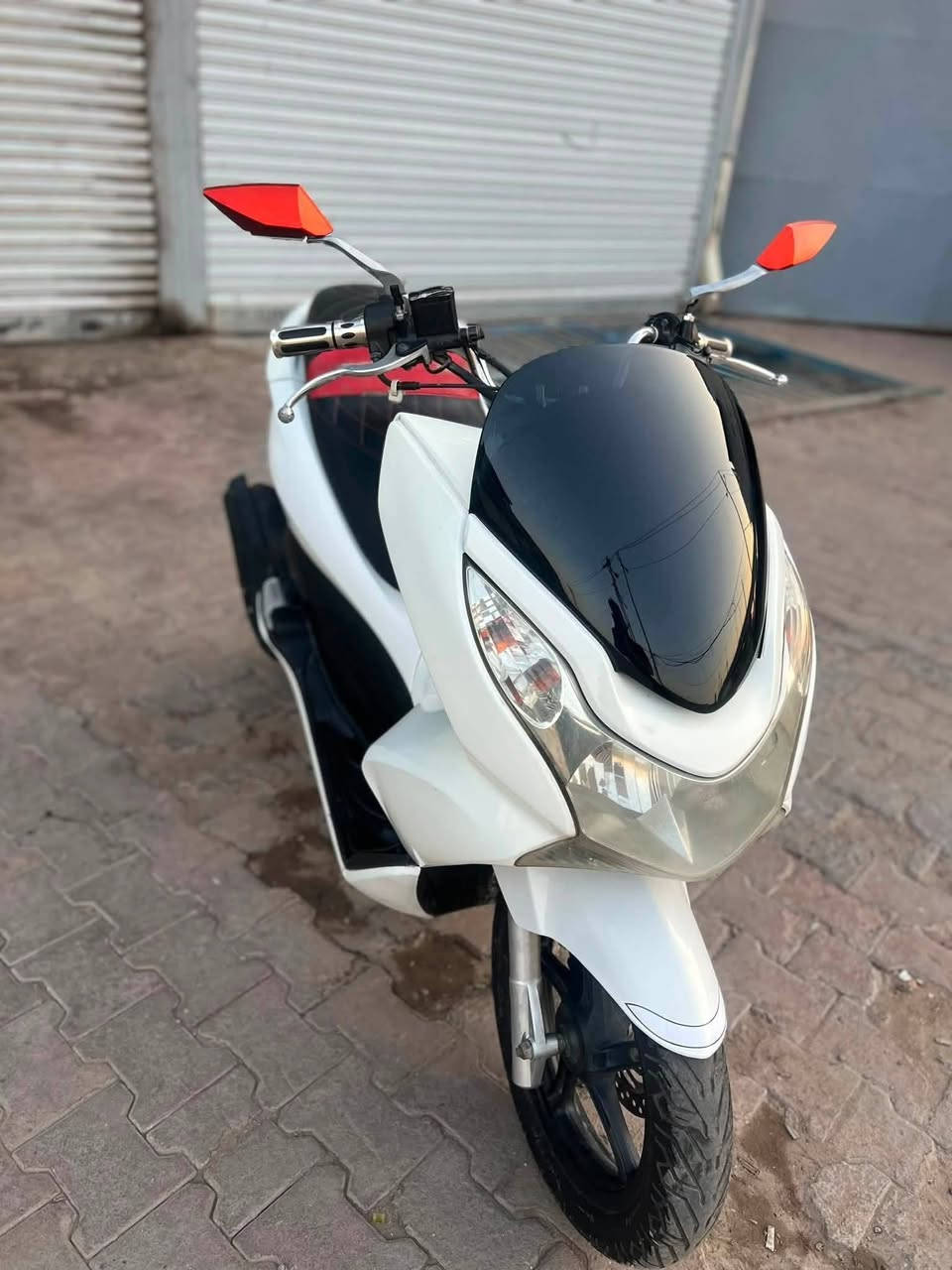 السلام عليكم PCX ياباني ياباني..JF النضافة فول دراجة بلادية مكينتها ناعمة ونظيفة شكد متتصور ماشية35 يعني ماراكضة مال جناي\ السعر 1700 وبيها مجال بسيط مكاني المدينة ..الرقم ***********
