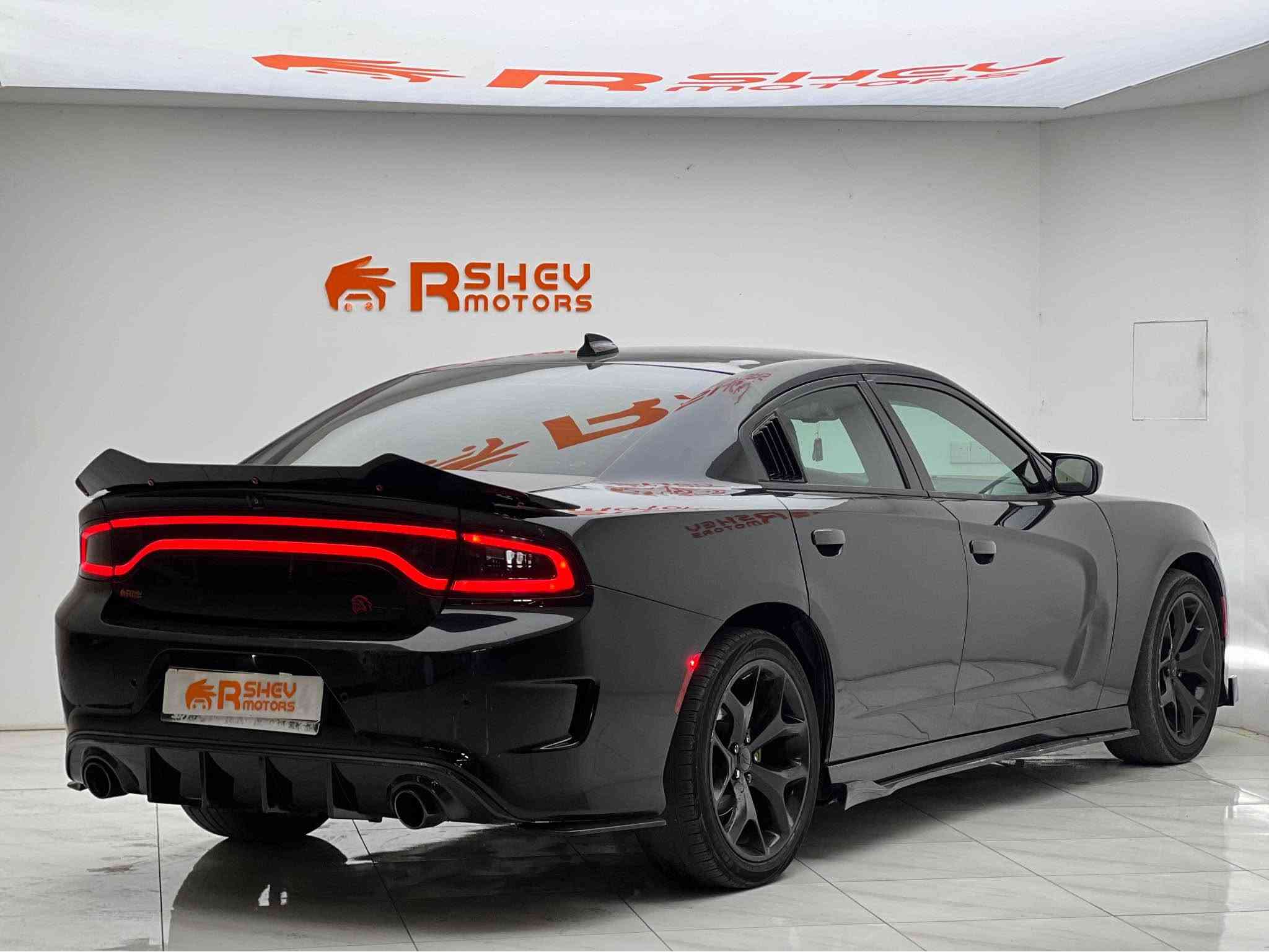 Dodge charger 2019 GT
دودج جارجير 2019

 مواصفات GT  
عليها غرامات ١١ ورقة تنزل من السعر 

مكينة 6 سلندر حجم 3.6لتر 
ضرر السيارة ثلاث قطع صبغ   

رقم الشاصي موجود ويه الصور …
وبسعرررر  ($18,000)

مكان السيارة ….

معرض ارشيف _R-shev دهوك
رقم 51 من معارض التيرمينال

***********
*********** دهوك, العراق
