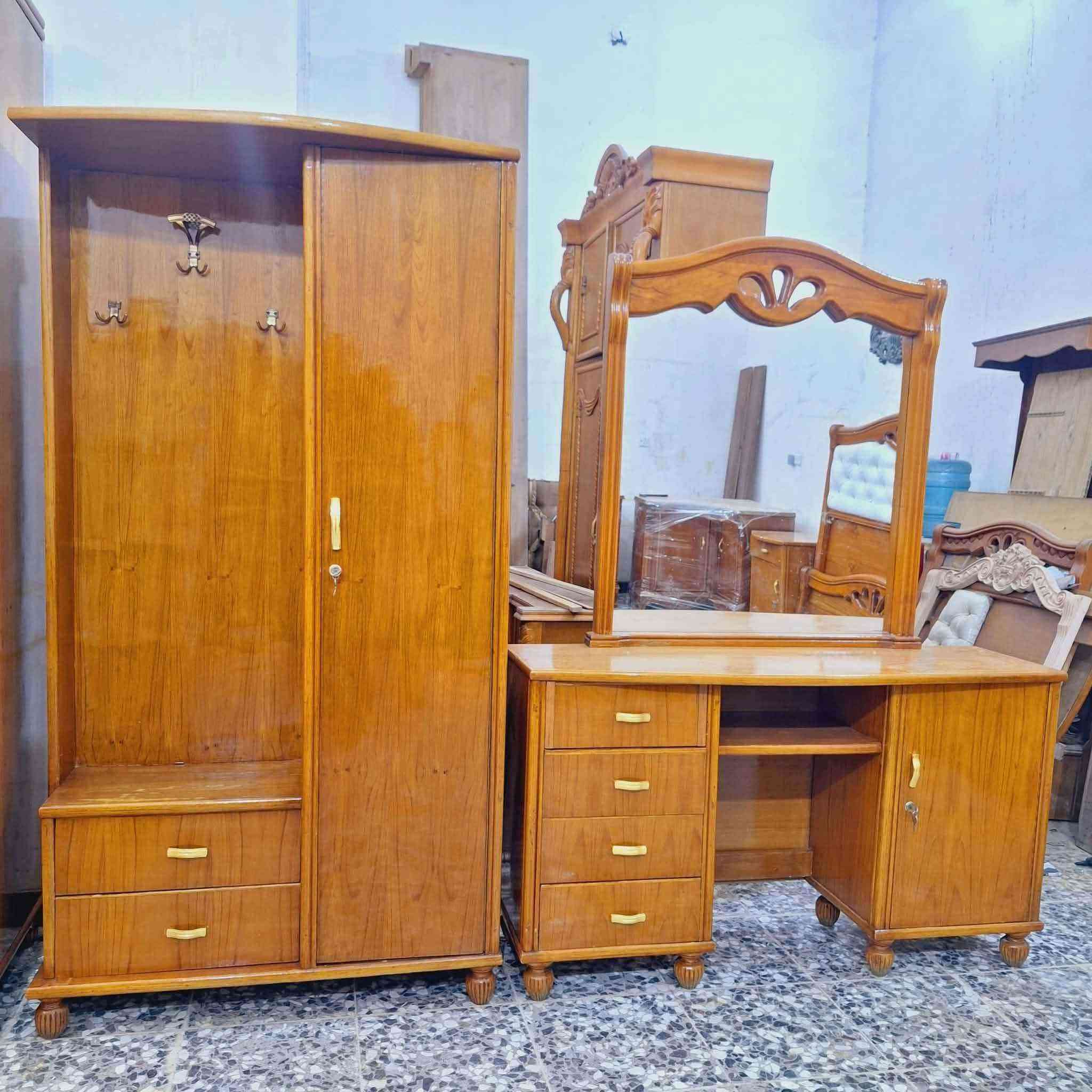 غرفه ست ابواب ملحق داخل خارج صاج الخارج٥ملم والداخل ٤ملم الضهر جرجوبه برغي القاعده والسكف بلوك صاج التوج عضم زان غرفه ثقيله جدآ العنوان بغداد البلديات التوصيل داخل بغداد مجاني والمحافظات بكروه للحجز والاستفسار الاتصال على وات ساب *********** بغداد, العراق
