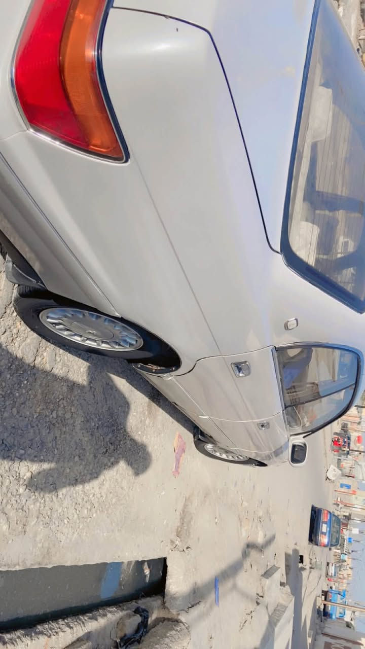 سلام عليكم سياره بطه منفصل موديل 93 مكفوله من الكص ونقل والعيب شرعي رقم بصره سنويه تنتهي بل 2028 سياره احله من الصور محرك وكير مكفولات تبريد شغال حداديه 90‎%‎ سياره جاهزه من كلشي الستفسار الاتصال على الرقم *********** بي واتساب مكان سياره الناصريه قضاء البطحاء
