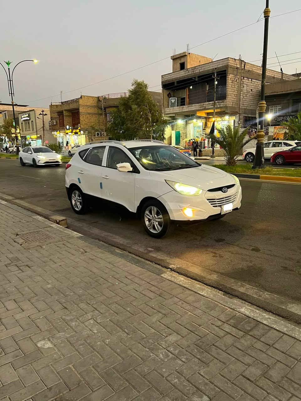 تحية طيبة ، توسان ٢٠١٣ خليجي رقم بصرة باسمي السنوية باقي على انتهائِها اكثر من سنة  السيارة مكفولة ضربة وصبغ وبارد ومحرك وكير السيارة عندي من أعوام والحمدالله جاهزة من حدادة وتبريد . 
* السيارة ٥ ويل كب . مكاني البصرة 
للاستفسار ***********
