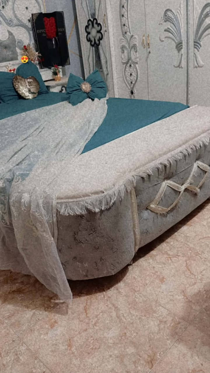 سلام عليكم غرفه للبيع صاج عراقي تفصال لغرفه جديده فول نضافه اي ضرر مابيها السعر مليون مكاني الشهداء *********** وات ساب قبل شهرين فصلتها كلها بعدها بجيس

نص مكتوب في الصور:
- فوفايه 😍😍
- فافيه 😍