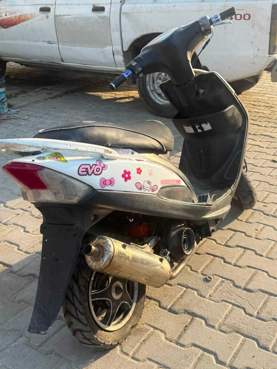 سلام عليكم عدلة شغاله نكره سلف بيها وياله اصلي و دبل خلفي وصالنصه رياضي دراجه نكره سلف يرادله نواعم ترتيب مكينه ناعمه مكاني بغداد جديده ب350قفل قفل قفل جوه هذا سعر بدينار لحد يراسلني ***********موجود واتساب
