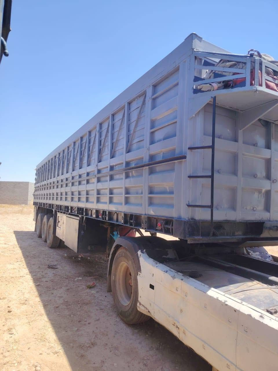 عربانه طول ثنعش او نص ارتفاع 190 ثلث دناكير برينه 

وايرمنيه او هوا  بس بدون تاير او ويل الشراي يتصل ***********
