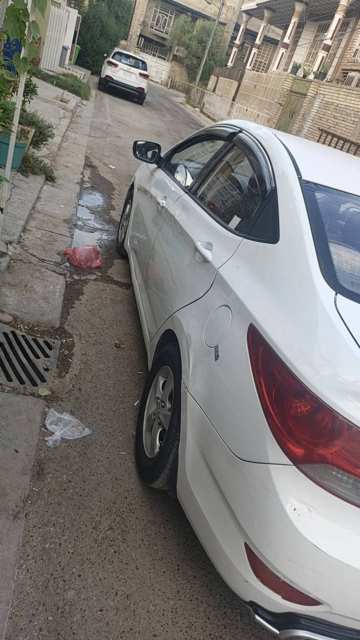 اكسنت مضلع • ٢٠١١ • شاصي مسحوب