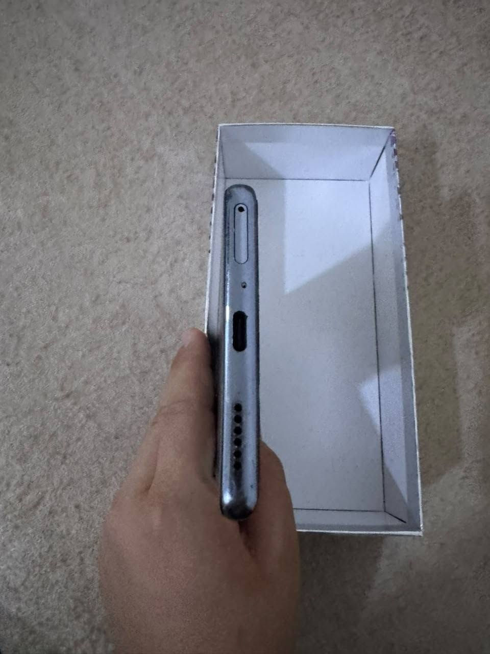 السلام عليكم
تكنو كامون 40 فايف جي 
شاشه امولد
ذاكره 256
رام 16 
بطاريه 5200
معالج داينمستي 7300
معدل تحديث الشاشه 144
ملحقاته كاملات
شاحن 45واط 
السعر 350 وبي مجال بسيط
المكان النجف الاشرف 
حي النداء
 *********** اتصال او واتساب
