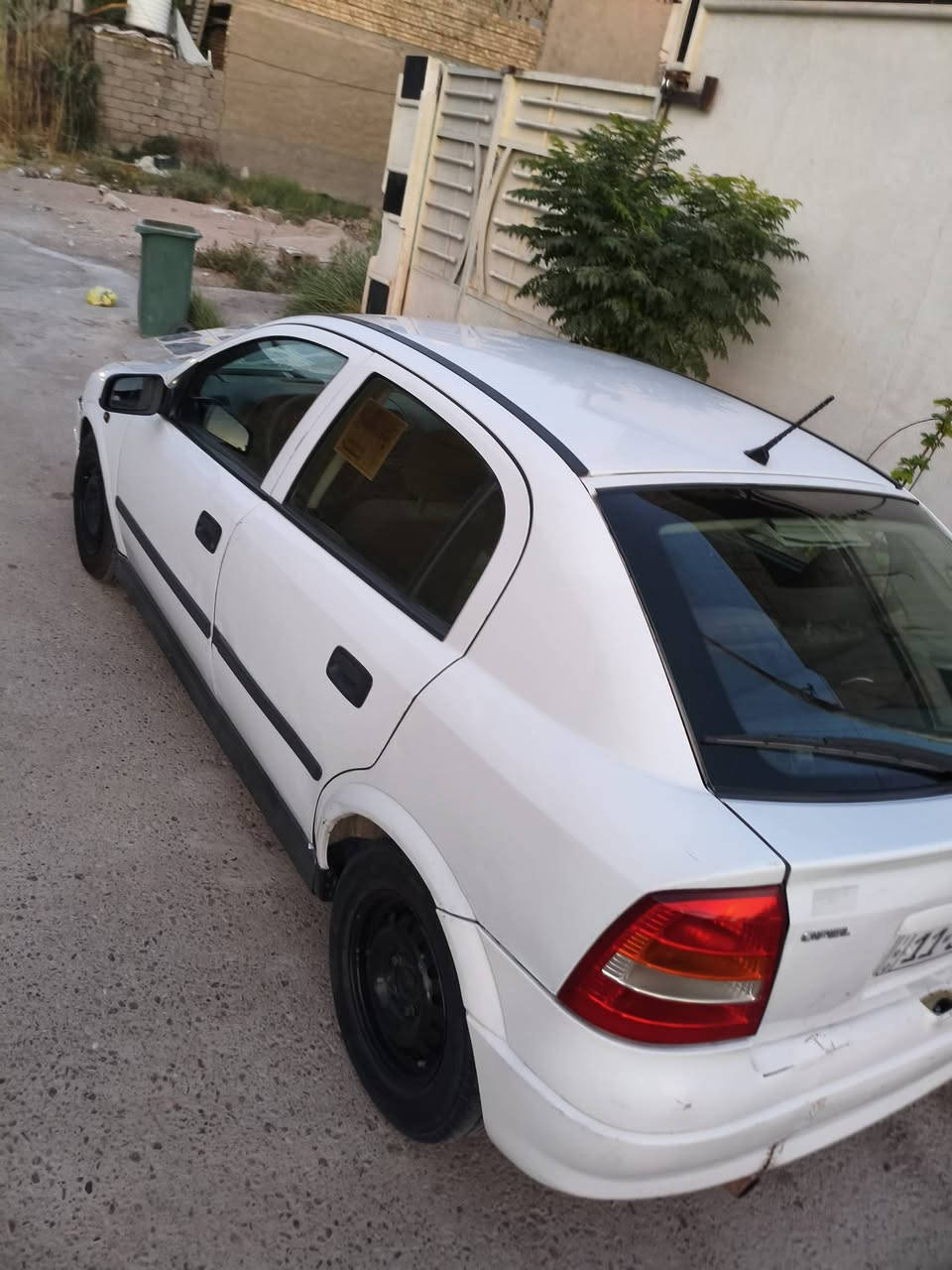 اوبل استرا 2002 محرك 1600 مسكر
الكير والمكينة شرط 
تخم تاير جديد 
باتري جديد 
داينمو جديد
تبريد ثلججججج 
السيارة بلادية 
وكاملة مابيها اي نقص متذب عليهه ربع 
السعر 53 قفل 
او مراوس نزل شنو عندك 
المكان بغداد العامرية 
لتتواصل ***********
