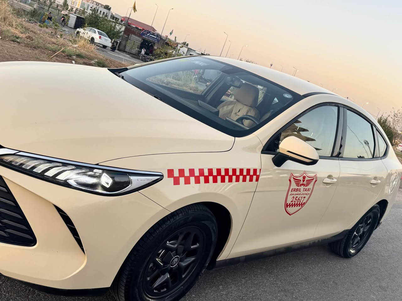 Byd Quin plus taxi 2025 
وەجبەی یەکەمی byd رەنگی سپی کردیتمە تەکسی 
هەموو شتەکی بیلادی لەگەڵە لە سفری شەریکەیەوە لای خۆمە 
60 km ڕۆشتووە 
زۆۆر خاوێن و بە خزمەت بووە لام تەنها یەک چاملغی پشتەوە لای سایەقی ساردە کوتە باقی هەموو گیانی بە شەرت 
نرخی داوای 163 دەکەم و مەجالەکی کەمی برایەنەی تێدایە 
شوێن هەولێر 
مۆبایل *********** أربيل, العراق
