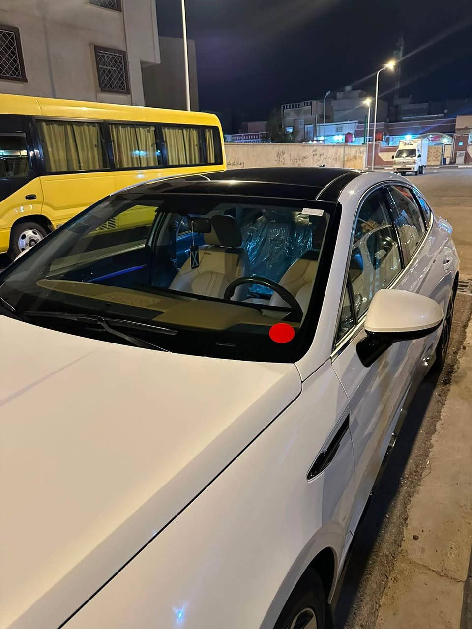 سوناتا 2025 خليجي فول Vip بنوراما بصمه داخل لونين كشنات حلد وكهرباء تشغيل عن بعد كامره حساسات سياره بيه بارد بين البابين وبيه ربع صندوق خلفي صبغ فقط بدون ضرر سياره بصره حره تحويل للبيع او مراوس السعر 210 
ستفسار *********** البصرة, العراق
