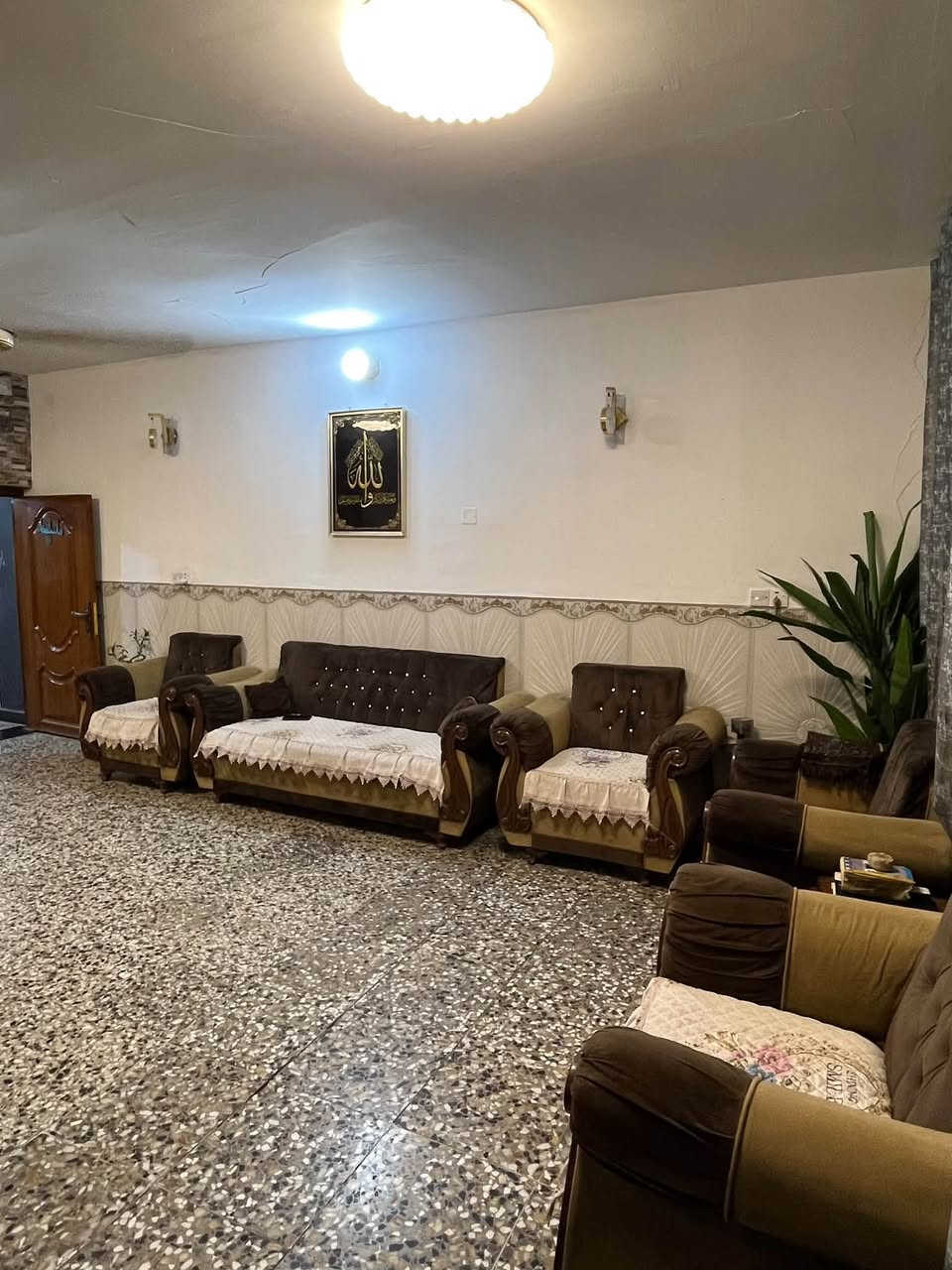 الدار للبيع م 120 الواجه 6 النزال 20.                      الموقع حي الجهاد خلف مطعم ريلاكس مباشرتاً قريب جداً على الشارع العام      السعر.  الاستفسار علا الرقم الهاتف ***********
