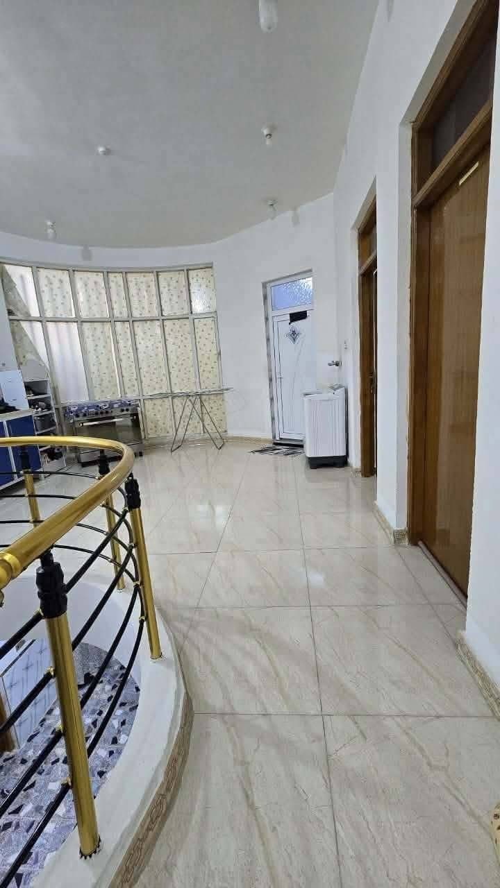 🔰♦️ بيت سكن للبيع #بناء_حديث♦️🔰 
                    
♦️ الــمنطقة : حي الجامعة
 
♦️ الموقع :  خلف شارع 30

♦️ الــمسـاحــة  : 200م
 
♦️يتكون من طابقين♦️

⭐يحتوي الطابق الاول  ⭐
 🌿  استقبال  - 🌿مطبخ   - 🌿هول
🌿غرفتين نوم  -🌿  ومجموعة صحيات 

 
⭐يحتوي الطابق الثاني ⭐
🌿هول - 🌿 4 غرف نوم -  🌿وصحيات

التفاوض مع صاحب الدار حصراً 

💸السعر 💸
عـلـق  بكلمة ✨ #تـــم ✨وسيتم ارسال السعر عالخاص 🔥

************************************

❌لــمــعــرفـــة الــمــزيــد ❌
الاتصال على :
📱***********📱

✨🔥مــلاحـظـة 🔥✨
مستعدوووون لعرض كافة العقارات للي يرغب بيع البيت او القطع 💁🏡
