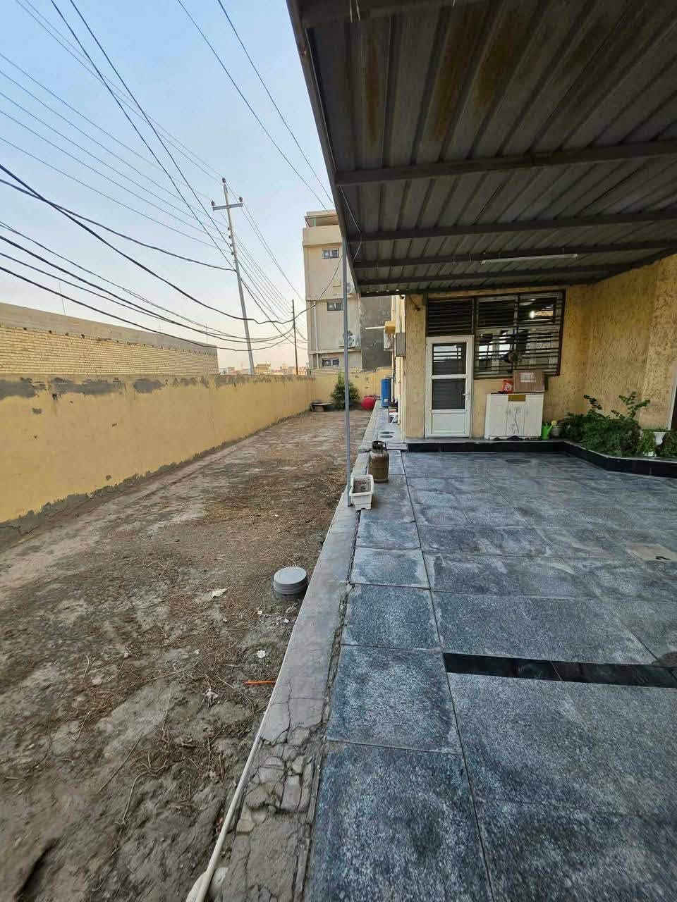 🏡 دار للبيع – كرامة

📍 الموقع: كرامة – شارع الضريبة – خلف بناية المحافظة
⭐ ركن أول بيت في المنطقة

📐 مساحة البناء: 200 م²
📏 الواقع: 300 م²
📄 السند: طابو زراعي
🏗️ سنة البناء: 2016

✨ مواصفات الدار:

الطابق الأرضي:
• مطبخ
• استقبال
• كندور
• غرفة نوم
• مجمع صحيات

الطابق الثاني:
• غرفتين نوم
• هول
• سندويج مستخدم كمخزن

🚗 كراج يتسع لسيارتين

📞 للاستفسار 

***********
