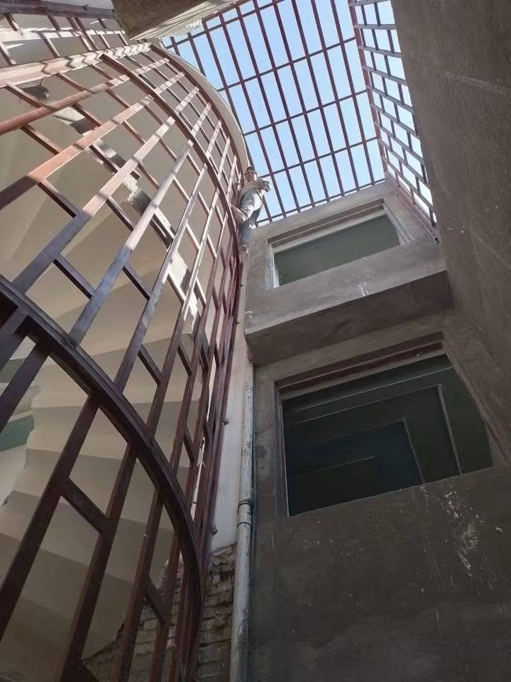 سكاي لايت • مناور • بلكونات