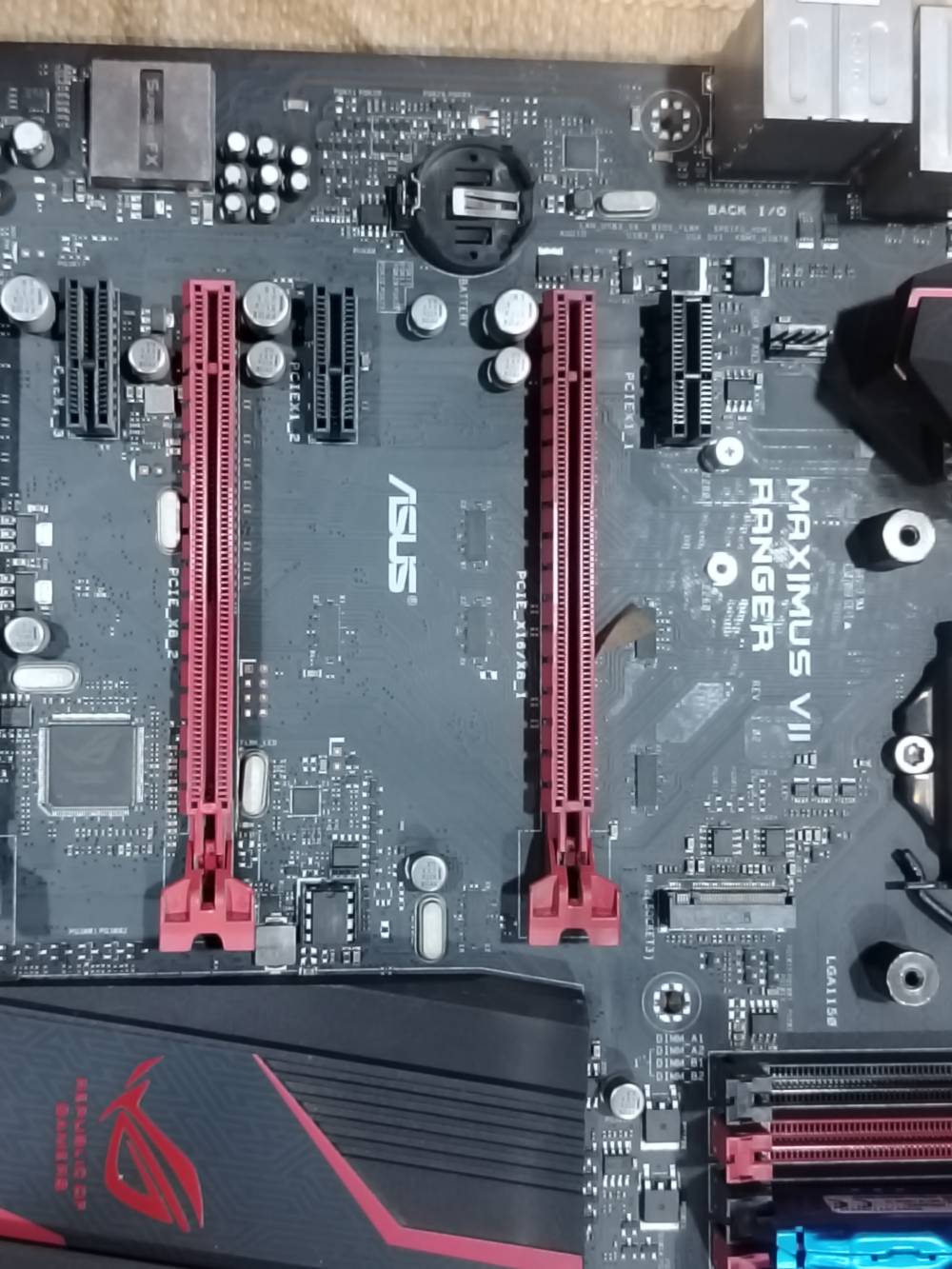 انتل i5 4690k • رام16 • مبرد مائي
