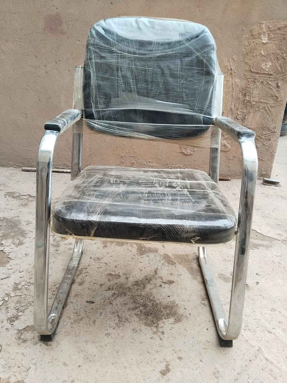 مستعمل نظيف يصلح اثاث شركه السعر 350,000 وقابل للنقصان للتواصل معنا واتساب ***********
