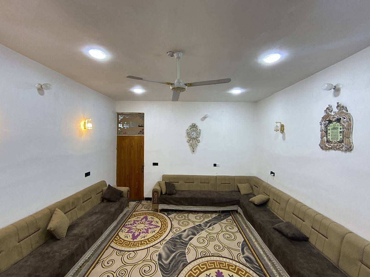 السلام عليكم
بيت للبيع بحي الصحة المساحة الكلية ٢٢٠ متر
يتكون من استقبال ومطبخ وصالة وغرفتين بناء ردجة أولى 
للإستفسار الاتصال فقط فقط ***********
