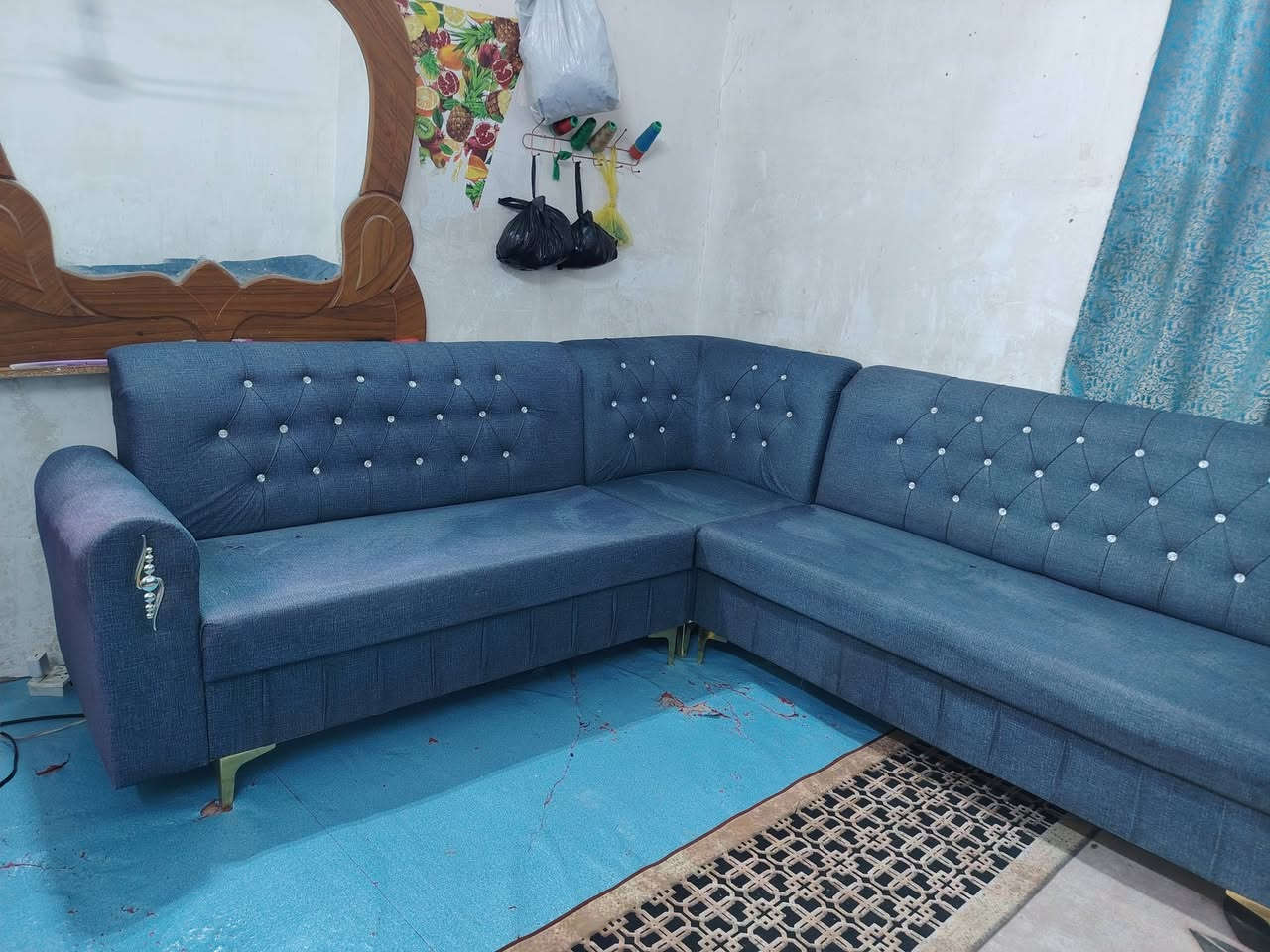 ديوان للبيع تزكام بلوك اسود كلش نضيف اخو الجديد 24مقعد السعر 550 وبي مجال العنوان كربلاء بدايد الامن الداخلي يوجد توصيل داخل كربلاء الستفسار ***********
