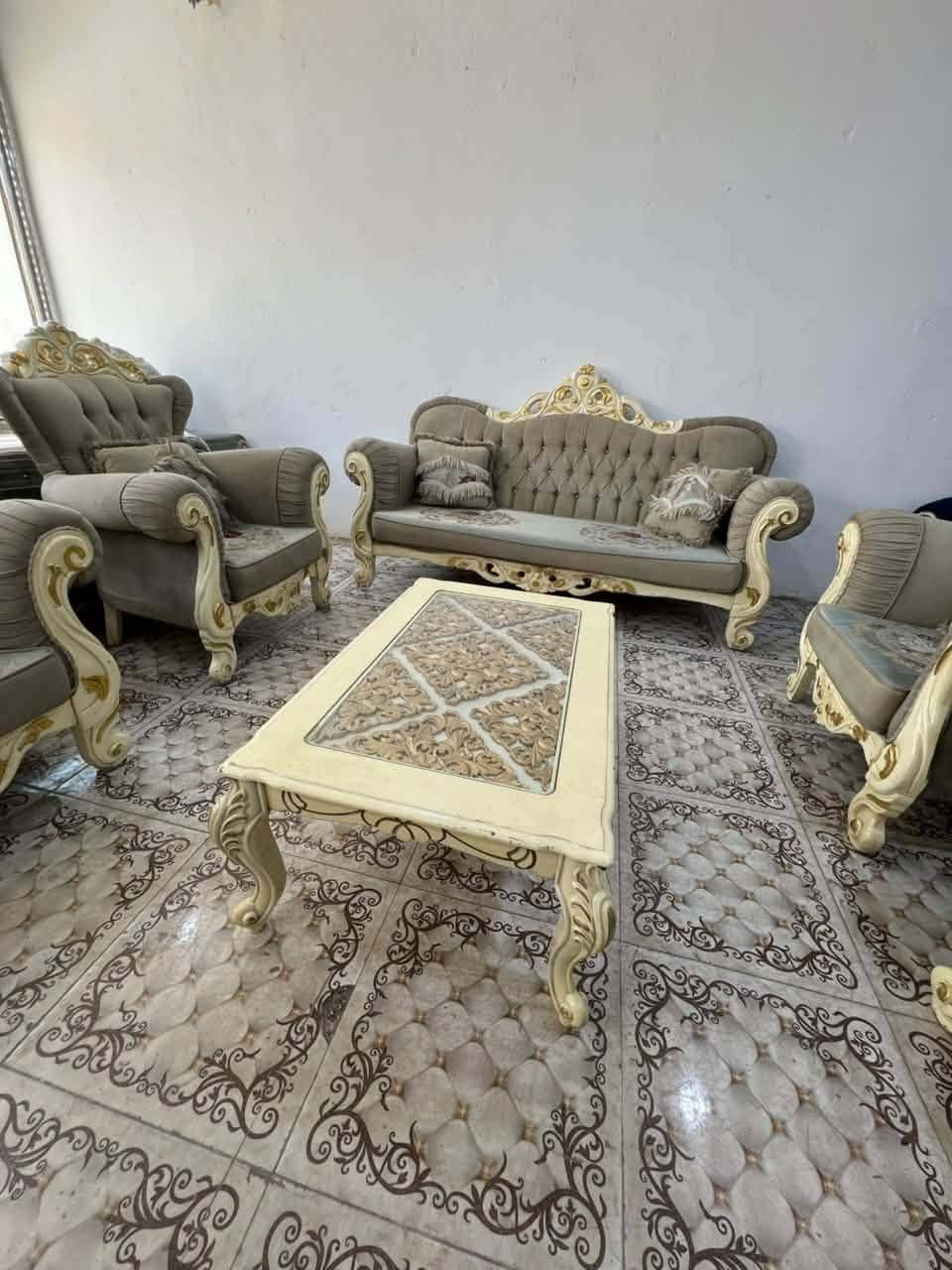 تخم زان تركي اصلي ١٠ مقاعد ٦٠٠ ويا طبله وسطيه نظيف كلش ما بي اي ضرر البياع حي التراث للاستفسار ***********

