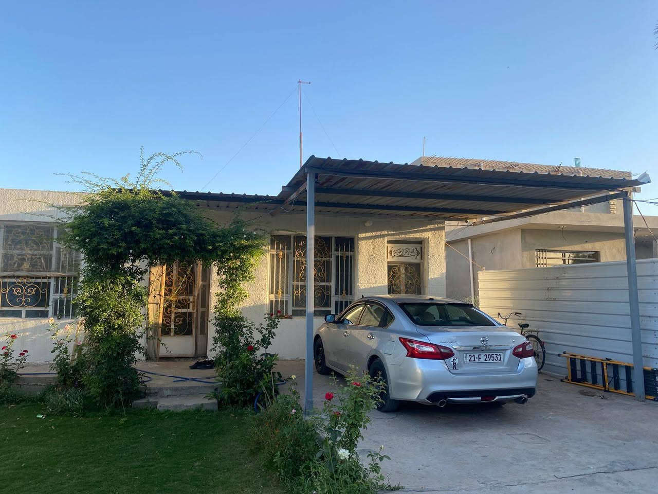 🏠 دار سكنية للبيع موقع مميز 
📐 المساحة: 625 متر
📏 الواجهة: 12.5 متر
🏠 نزال الدار: 50 متر
📝 السند : طابو ملك صرف زراعي تحويل بأسم المشتري مباشر

بناء نظام عگادة يعني راسك بارد بالصيف وبي ضمان 100 سنه البناء
📍 الموقع: بغداد – التويثة الغربية، قرب جامع بلال الحبشي .
✅ موقع هادئ ومناسب للسكن.
✅ بناء300م يشمل دار مع كراج وحديقه 80م.
✅325م بستان مشجر من حمضيات ونخيل 
💵 سعر مناسب
📞☎️ للاستفسار التواصل:
عن طريق الماسنجر أو الاتصال
***********
