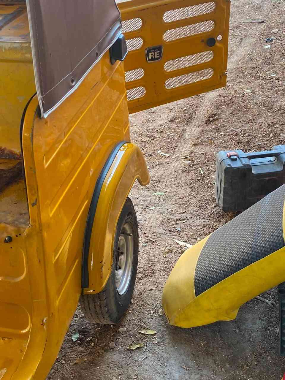 السلام عليكم تكتك مديل 19
كفاله من صبغ معمره بس دوسات 
بيه طخات خفيفه بسمي داخله هزه جديده 
سعره 5700.  
***********

