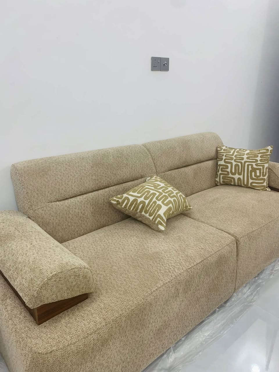 طخم جديد ما مستخدم عشر مقاعد السعر مليون و100 وبيه مجال لللشراء على هذا الرقم***********
