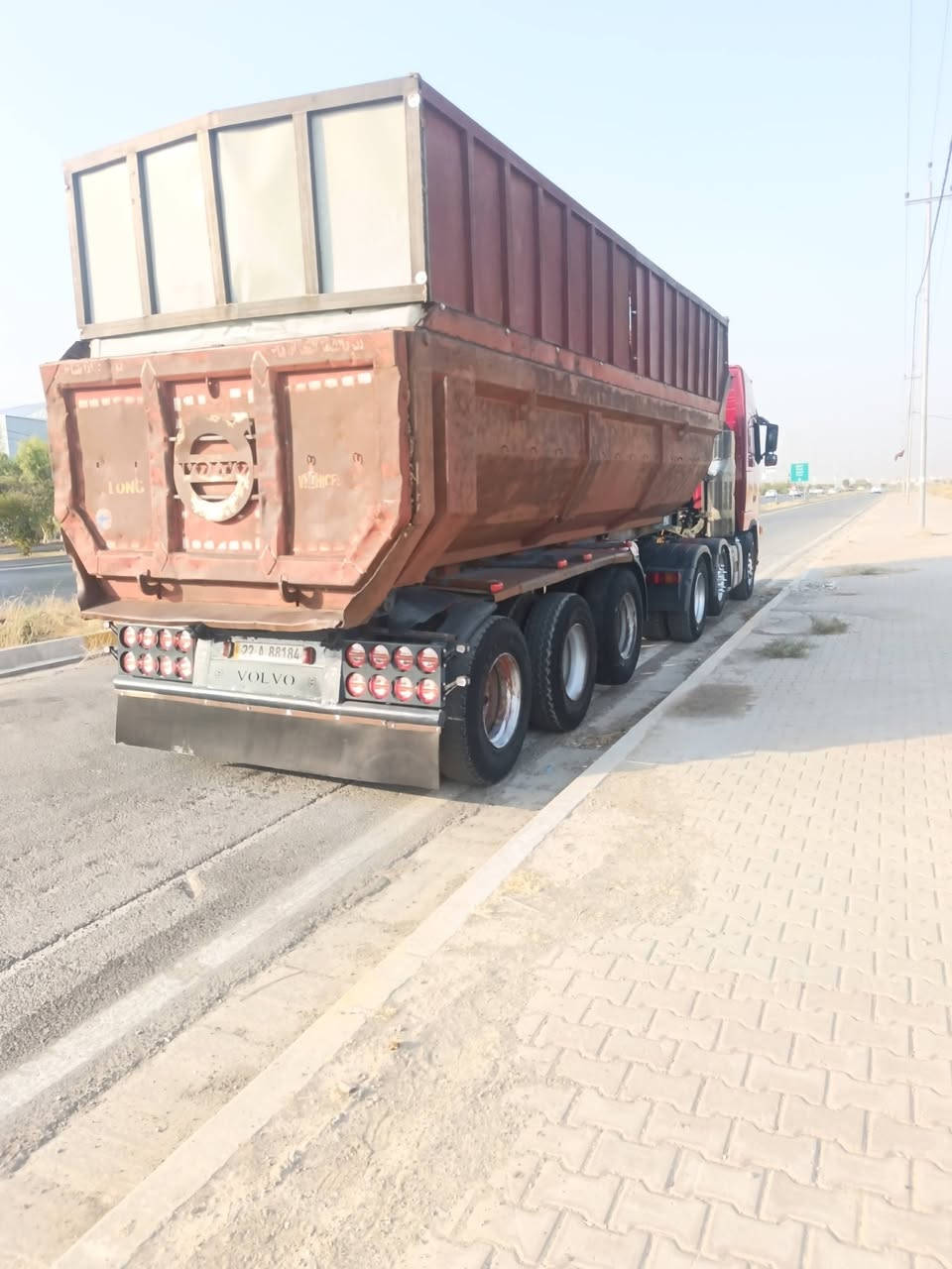 للبيع فالفو ٢٠٠١محدثه ٢٠٠٣ السعر ٢٦٠ورقه وبيه مجال ***********
