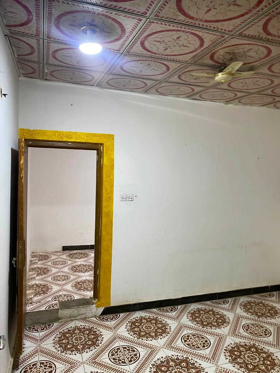 شقه الايجار طابق اول درج معزول في منطقه الجمهوريه قرب ازياء حاتم
تتكون من 

غرفه منام وصاله ومطبخ وصحيات 

سعر الايجار 250الف 

الاستفسار الاتصال 

***********
