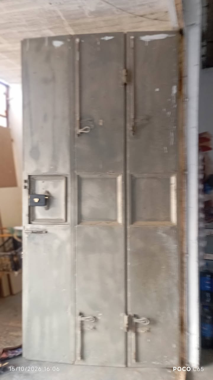باب محل • للبيع