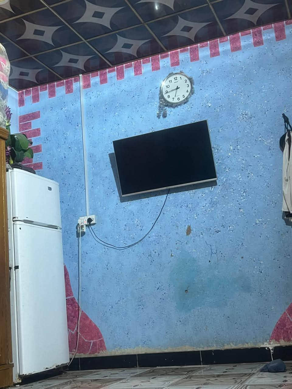 بيت نضيف في منطقه الطوبه والنخيله مقابيل سريع مديريه المرور نوع العقار حواسم
يتكون من 4غرف ومخزن ودوانيه ومطبخ وصاله كبيره  ومشتملات وكراج كبير ومقابيله قطعه تابعه للبيت 
سعر خاص
رقم الهاتف ***********
