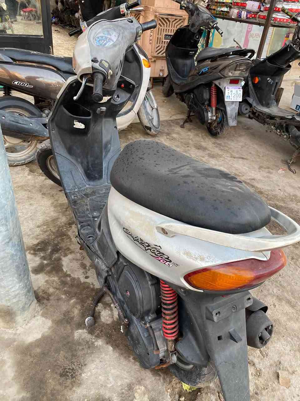 السلام عليكم 👋🏻
دراجه للبيع ماكس قجمه 120✅
بلاد بلاد بلاد ✅
الدراجه ربع متذب عليها كفاله عامه✅                                 عدا الكور بدلت ولفات البارحه✅
شلعه ومعدل فول✅
الدراجه كامله من كُلشي✅
كهربائيات اشاير لايت بك لايت مجمع بلادي يمنه ويسره✅
الدراجه تاخذها تفحصها وين ميعجبك ✅
السعررر 475 وبيها مجال 💵

للأستفسار *********** ☎️
العنوان || بغداد - الكاظميه - الطي📍
متوفر واتساب بس خاف مو دائماً 👍🏻
