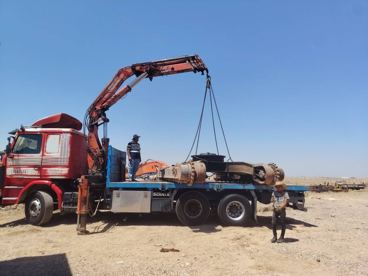 جهاز للبيع نوع اطلس 12طن اربع سلايتات دهن  مكان كركوك  ***********
