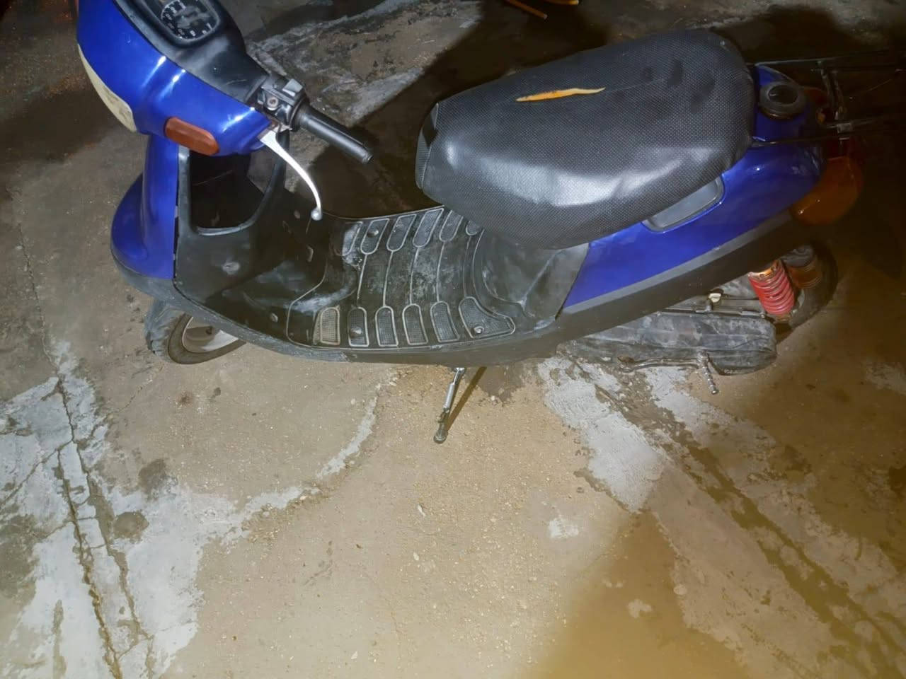 دراجه للبيع موديل ٢٠٠٣ دراجه مناقصه اي شي بس باتري كهربائية شغاله دراجه مفتوحه مره وحد مكلف بلنشر رايده ٢٥٠ وبيه مجال ***********
