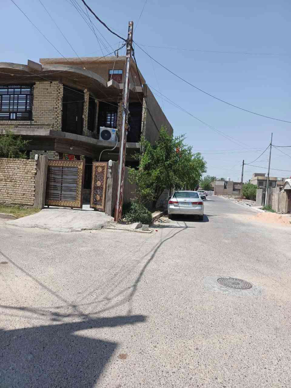 بيت للبيع طابو ملك صرف مطلوب إسكان عشرة ملايين 
مساحه ١٥٠ متر بحي ١٦ مقابل سكلة أبو علي لشمري بي ٤ غرفه نوم جوه وحده و ٣ فوك وستقبال وصاله ومطبخ حار ومطبخ بار ومجمع صحيات ٣  داخليه وحده خارجيه وفوك وحده
مكتب الخالدي ابو يزن موبايل *********** كورك *********** 
وتساب 078817065
