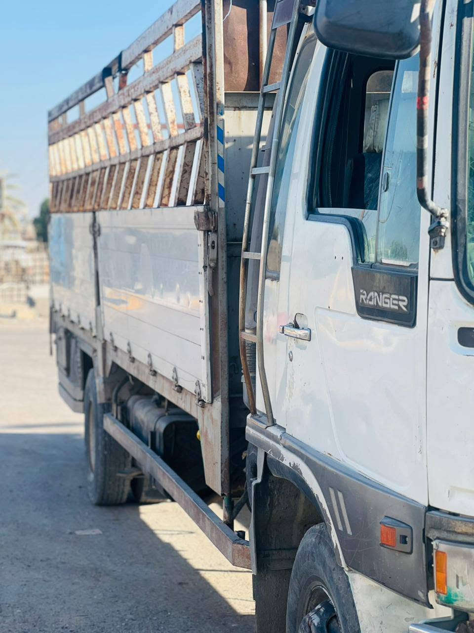 سلام عليكم هينو طيره للبيع سته وربع مكينه 70عادي رقم بغداد  مكفوله من الضربه قماره بلاديه مكان بغداد ‏‪***********‬‏ رقمي الاتصال واستفسار السعر خاص
