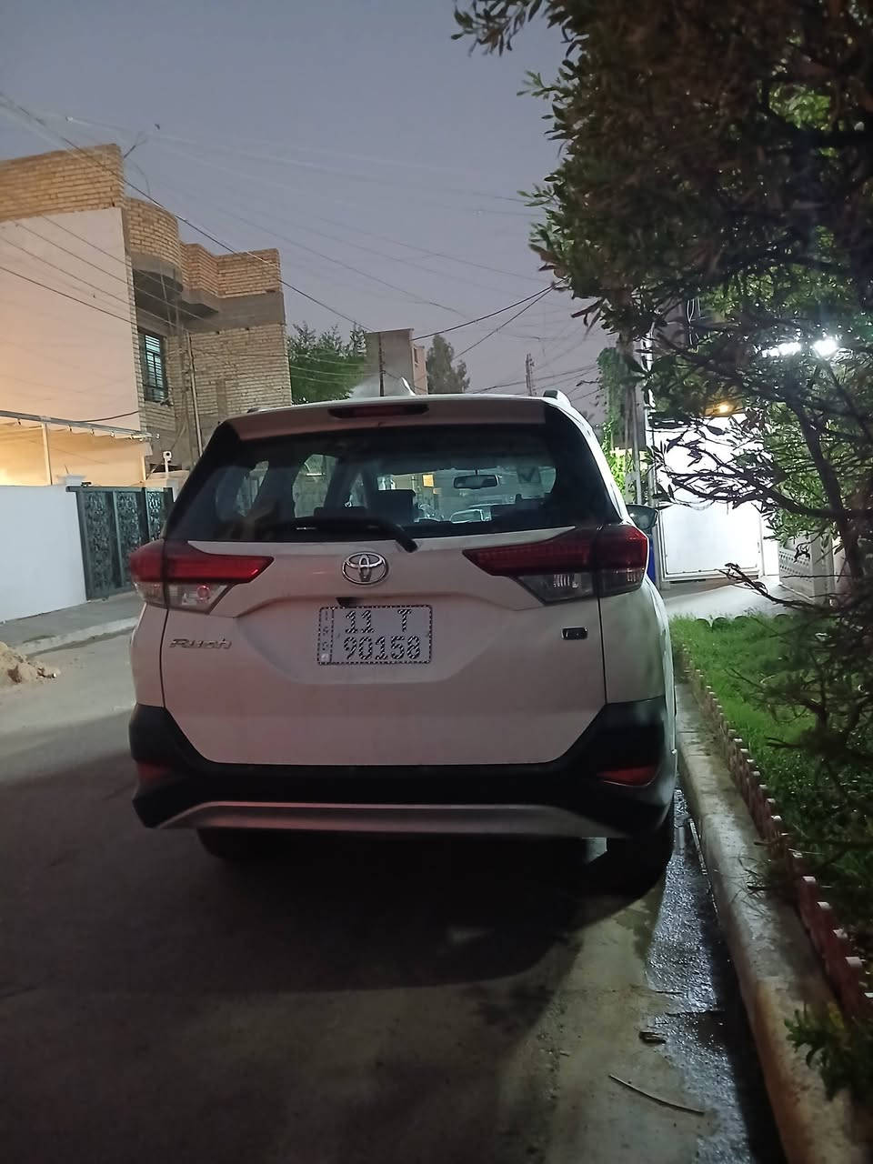 سلام عليكم تويوتا راش ساس  خليجيه موديل 2020  مكفوله كفاله عامه بدون صبغ بدون بارد  عدى حالوب خفيف اجني من الشركه بيها حالوب كير مكينه تبريد حداديه تخم تاير على وضع الشركه
محرك 1500 
مكاني بغداد حي الجهاد الاطباء قرب بيتي ماركت
للتواصل *********** 
***********
السعر ١٣٨ ورقه انسب سعر وبيها مجال بسيط
