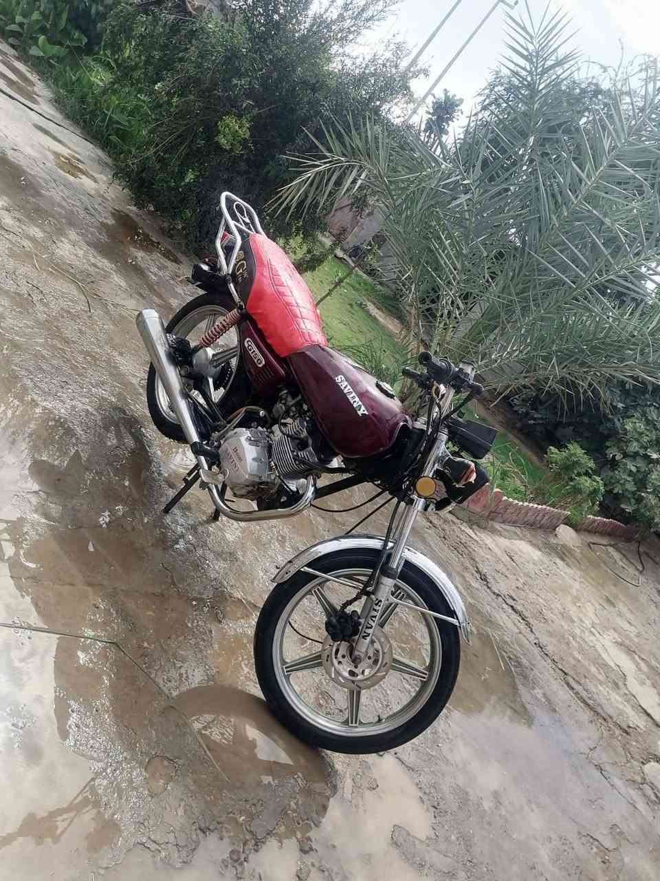 سيفان موديل 2020 اوراق كامله   كهرباءيات  كلها شغاله  مكينه ما مفتوحه  مينتها واحد علا واحد  بس بيه عيب نمره ثالثه ماكو  امه غير شي دراجه مفوله المكان شهربان الوجهيه  سعر 350وبيه مجال يصيط  رقم ***********
