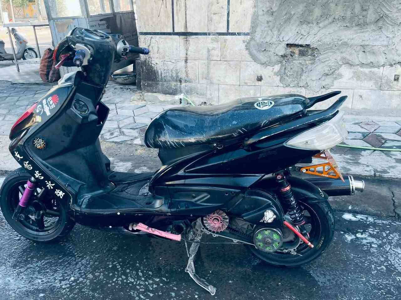 السلام عليكم
سكنس فحل ياباني كابريتر الدراجه كلشي بيها مزود
بوشه 58
كلج خلفي DY
سبايدر قطعتين
تخم تاير جلاتين
يدات بريك NCY
يدات بانزينT MAX
صدر امامي DY
دبلات خلفيDY
قبق جوزه كاربون كرزي
قاعده رقمKS
فچ اربع بساتم رياضي 
وصينيه رياضي
بگلايت شفاف خليه 
صالنصه رياضي بوري عدل
وبيها جاملغ رياضي كاربون بس ماشاده 
وبيها بعد شغلات رياضي كهربائياتها كلها شغاله بيها منضومه زنون ازرق وثلجي واشاير رماش الدراجه مرتبه وعلى ايدي سعرها 575 وبيها مجال والشراي يدلل وترهم مراوس 
***********
