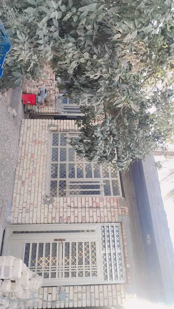 سلام عليكم عندي ربع دونم ٦٢٥ متر مربع ٢٤في٢٦ سند ٢٥ طابو صرف زراعي بي بيت جديد يحتوي على ٢غرفه نوم +حولي جبير وخدمات واستقبال ومطبخ كافت الخدمات موجوده ماء كهرباء مدارس بغداد الراشديه ساده البحيات قريبه على الشارع الرئيسي فحامه راشديه مزروعه حمضيات وبرتقال السعر ١٥٥ مليون للستفسار اكثر اتصل *********** بي وتساب
