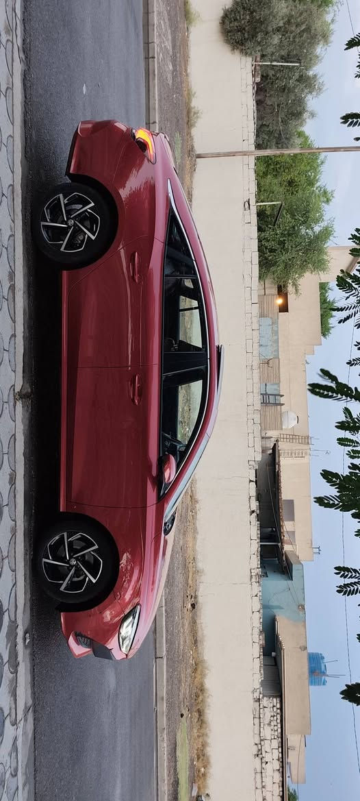 السلام عليكم 
MG GT 2023 Luxury أعلى فئة
وكالة العراق رسميًا
1.5 Turbu— المحرك 
 173 حصان 
قوة 173 hp،
عزم 275 Nm، 
تسارع 0-100 خلال 8 ثواني تقريبًا.
ماشية 37 كيلو فقط
لون مميز دم الغزال 
كير أوتوماتيك 
تبريد قطعتين 
سايد بريك بصمة
اوتو ستوب 
انضمت قيادة
بصمة تشغيل
بصمة بيبان 
فتحة سقف
مري شفط 
كاميرا 360، 
اشاير مري 
كاميرات محيطية
كاميرات عند الاستدارة 
لد نهاري امامي خلفي 
 كشنات جلد مطعم  
كرسي كهربائي،
 مثبت سرعة، 
شاشة، اكتف اندرويد 
 عدادات ديجيتال،
 6 إيرباغ،
Blind Spot،
مانع تصادم، 
تحذير مغادرة المسار.
سيارة كلين بوضع الشركة محرك كير كهرباء 
ملاحظات بسيطة / بارد شبر جاملغ الامامي / كسر قبق الايت خلفي 
رقم بغداد دولي هزة وسنوية جدد تحويل مباشر
السعر 110$
الموقع: بغداد / حي العامل 
اتصال + واتساب *********** بغداد, العراق
