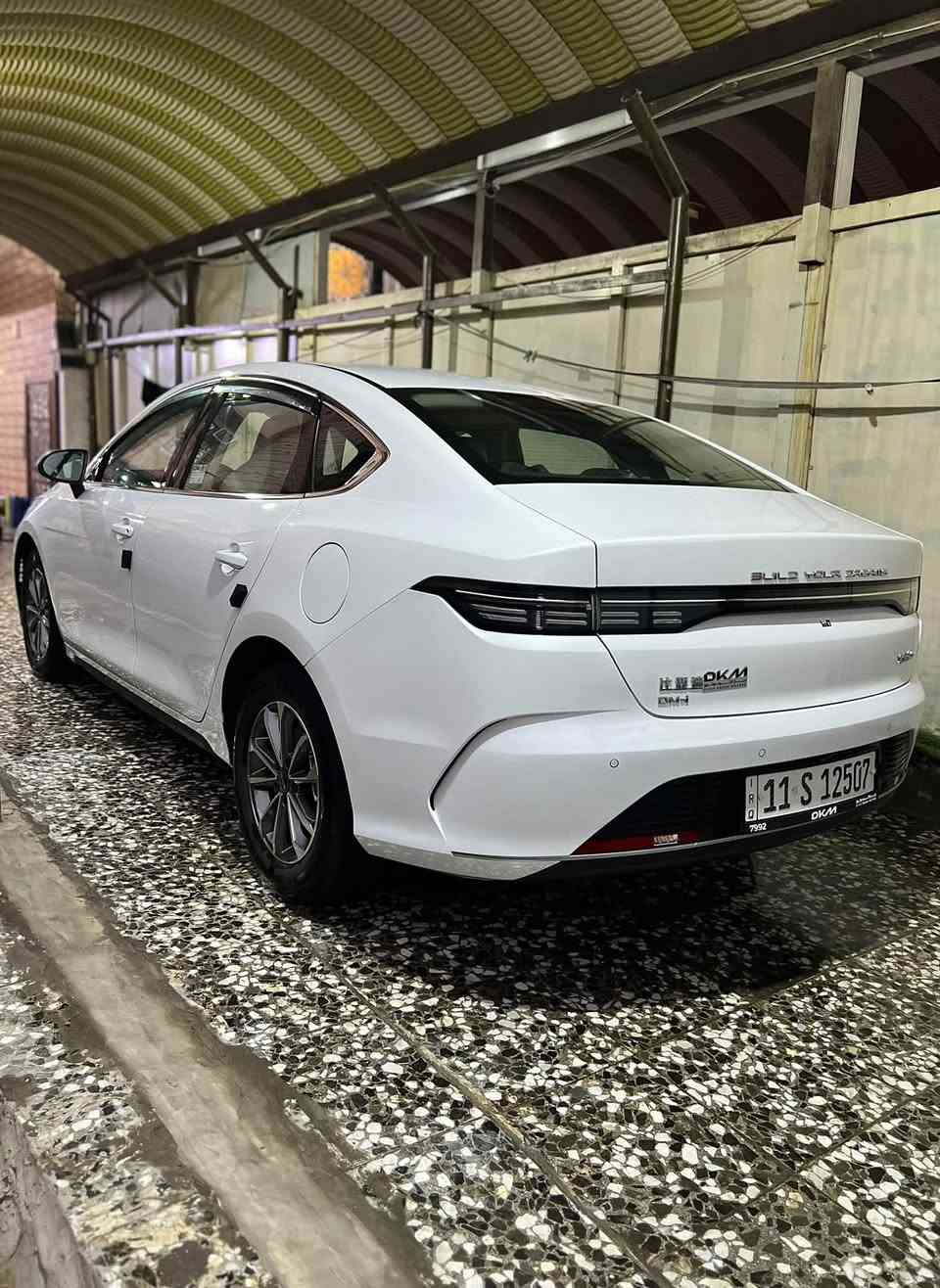 بي واي دي دستروير 2025 رقم بغداد تحويل
Byd 05 
السيارة كفاله عامه على وضع الزيرو الممشه الكلي 9 الاف 
كامل ملحقات             (( بانزين - هايبرد 🔋-كهرباء ⚡️))

المواصفات
بصمة وكارت وتشغيل عن بعد 
قطعتين تبريد امامي خلفي 
شاشه قلاب 
داخل ابيض وكشنات رياضي 
گير ماوس 
سايد بريك دكمه 
تعدد انظمة القياده 
ليد نهاري والمصابيح ليد 
كاميرا خلفيه دواره وحساسات 
تحكم استيرن جهتين 
وبعد مواصفات 

السعر : 21.200 واحد وعشرين مليون وميتين 
للاتصال : *********** 
العنوان : بغداد
