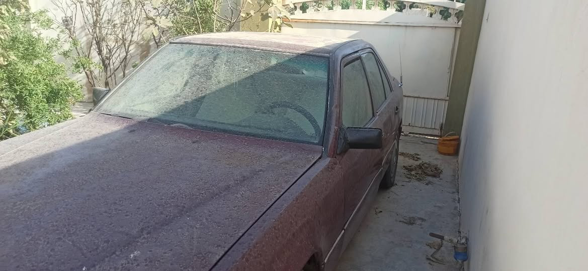لام عەلێکم 
سەرە دەبڵی لای سایەقی تەقیە 
تۆزی ئیشی وایەر مەنی تیایە 
گێڕو مەکینەی بەشەرتە 
سەنەویە 
قفڵ قفڵی 12 وەرەقەیە بەس پارەی گێڕو مەکینە 
***********
چەمچەماڵ شمشمل, السليمانية

