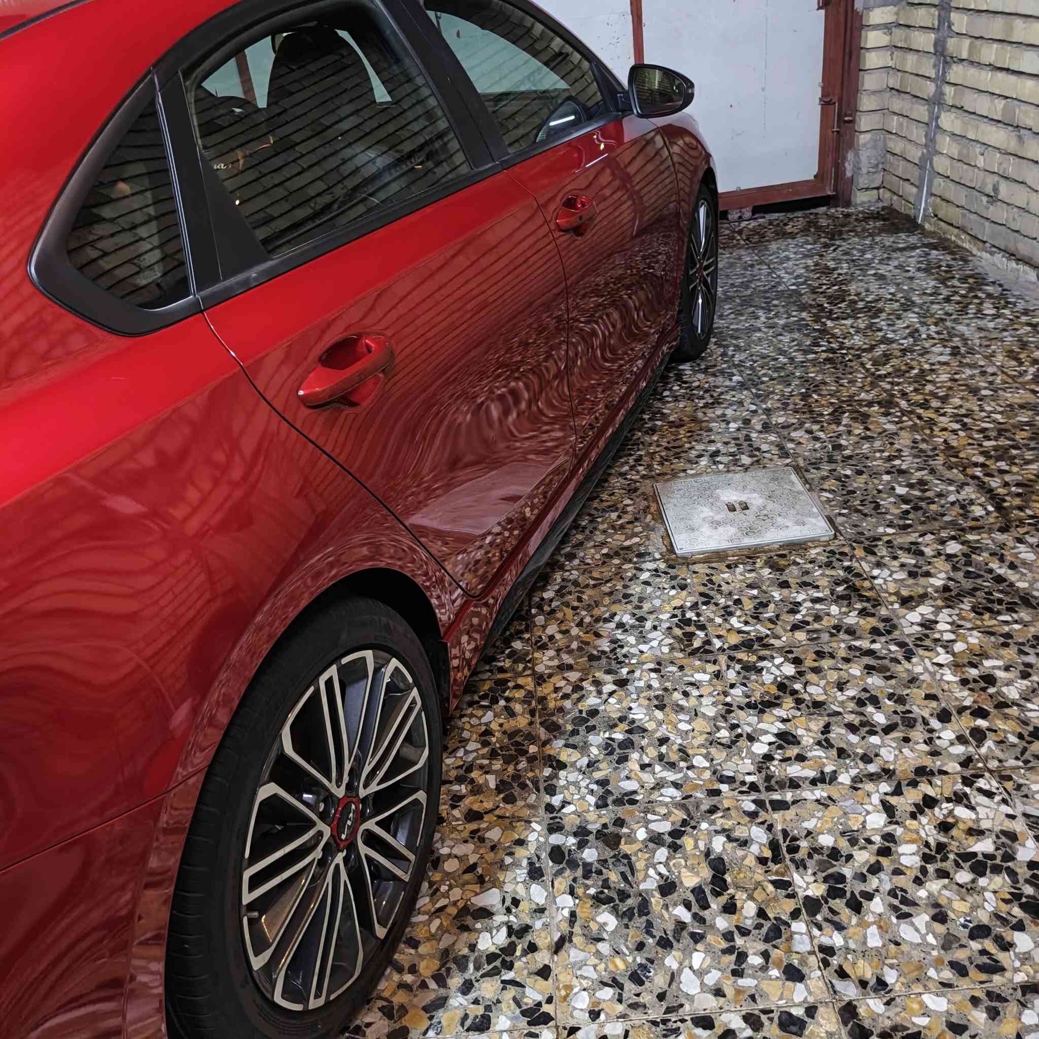 السلام عليكم
من رخصة الادمن 

كيا فورتي 24 GT وارد امريكي 

بدون ضرر فقط دعاميه اماميه بدون تبديل كما موضحه في الصوره

محرك 1600 تيربو

كير GDI دبل كلج الرياضي 7 سرعات

ماشية 18 الف

المواصفات 

بصمه عدد 2 + تشغيل عن بعد

رادارت جانبية

لد امامي خلفي

توقف امامي خلفي

سايد بريك دكمة

قيادة ذاتية

تحديد مسار

شاشا بل كار بلي

ثلاث وضعيات قيادة 
تبريد قطعتين

مرايه مانع ضوء

كشنات جلد عليها علامه GT

السعر 175 وبها مجال حك جيه

المكان الزعفرانية

رقم ***********
