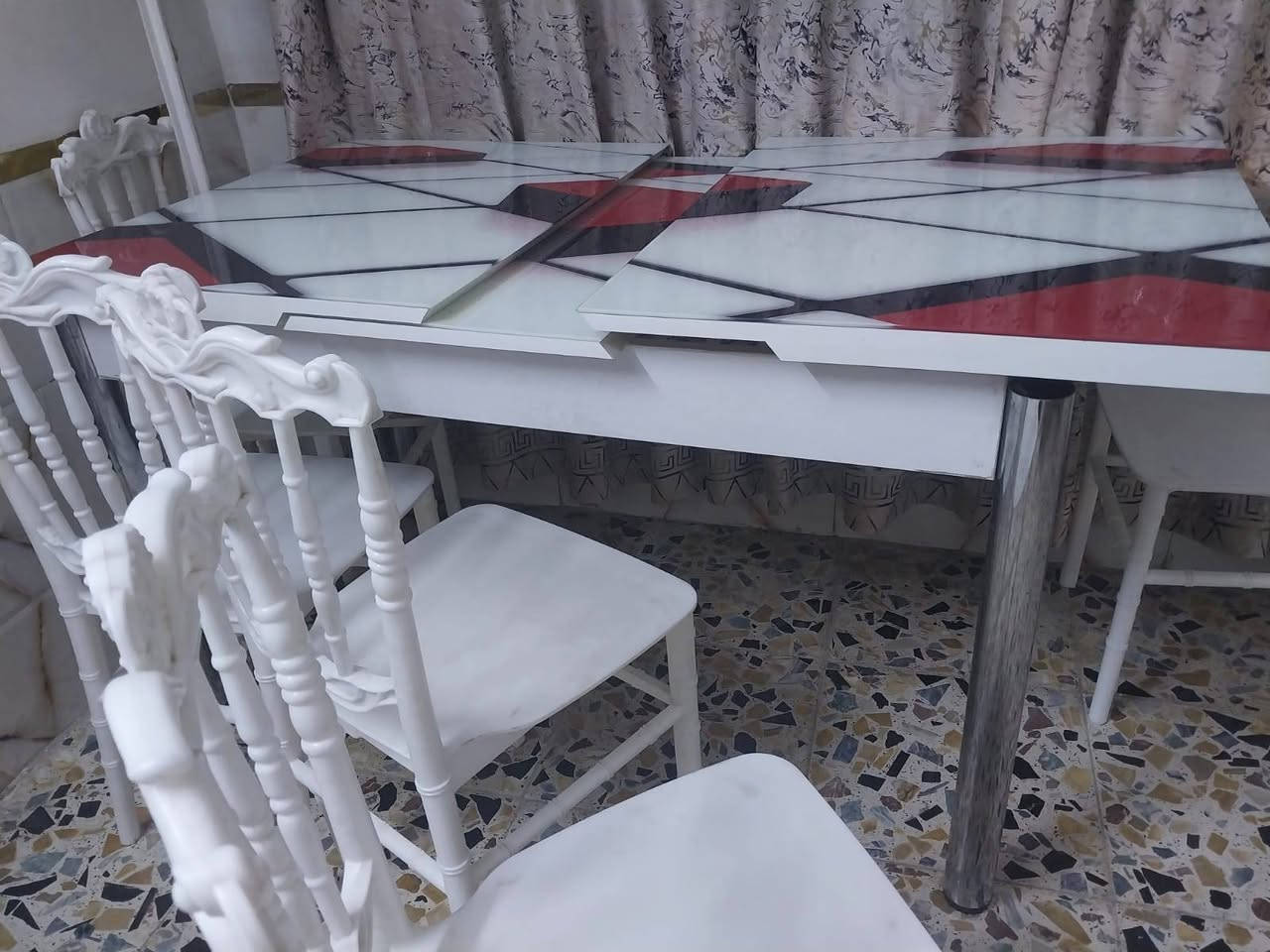 ميز وكراسي • يتكبر ويتصغر • حي الجامعه