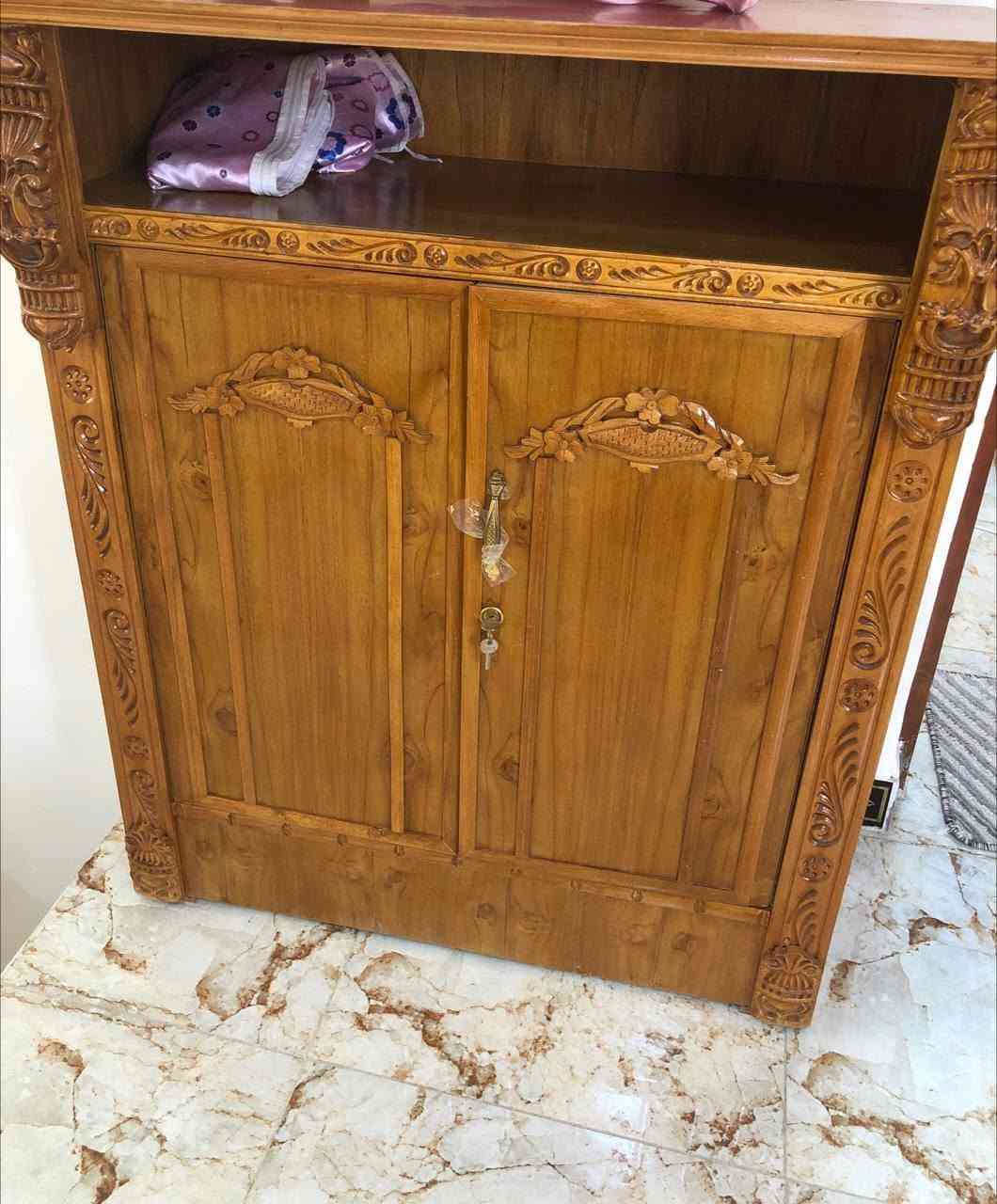 سلام عليكم غرفة عراقيه الخشب صاج مكونه من خمس قطع استعمال قليل رايدها مليون وربع وبيها مجال بسيط الموقع بغداد وهاذ رقمي *********** شراي يدخل خاص
