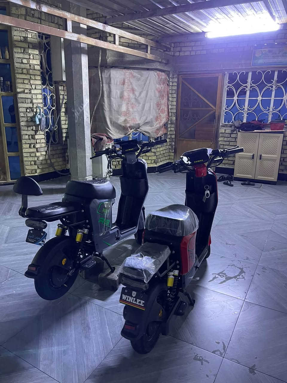 السلام عليكم دراجات عدد 2 للبيع 
لون احمر ورصاصي مديل 26 بطاريات 32 
دراجات حلوات ونضيفات وصل الشراء موجود مكاني البصره *********** 
اتصل وبيك خير ودلل

