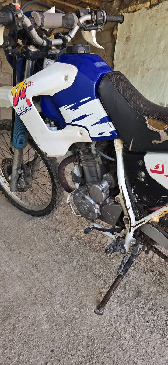 السلام عليكم للبيع  دراجه هوندا محرك250 تبريد راديتر دراجه حلوه ونضيفه واحله من صور ما مفتوح اي شي بيه العنوان ميسان علي الغربي الشراي اتصال ***********
