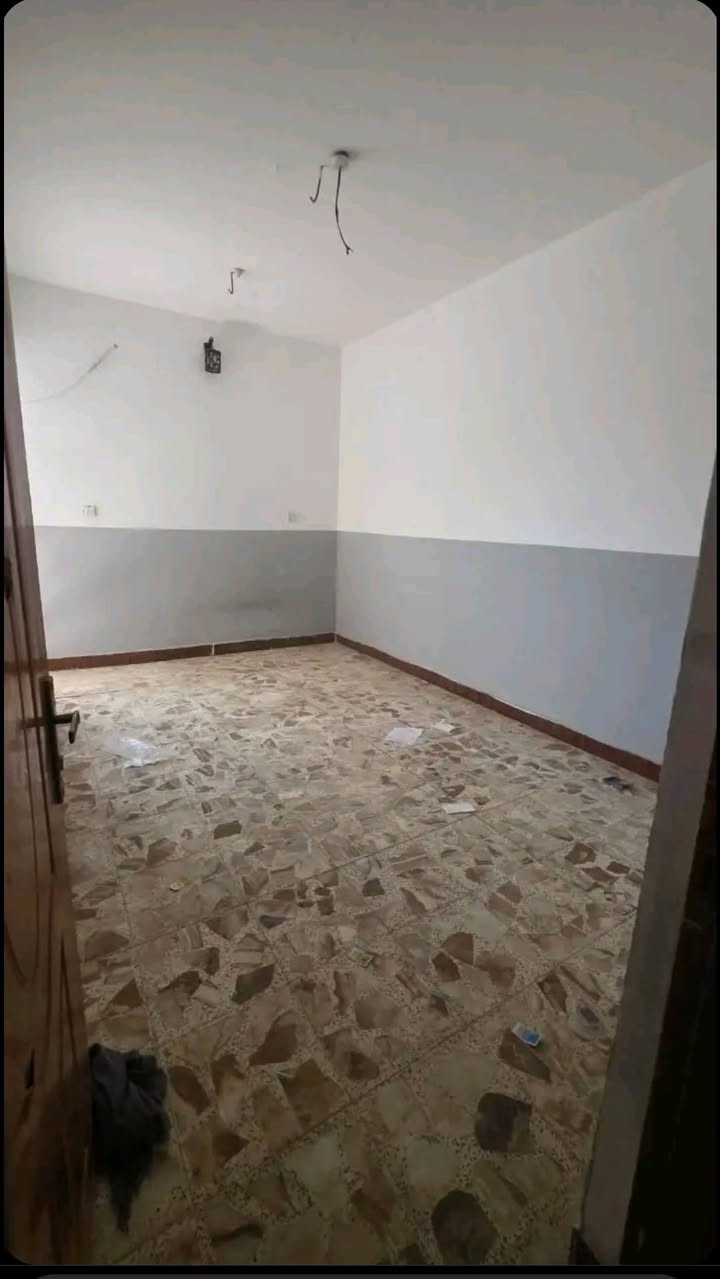 يتوفر بيت 100م طابق ونص خلف التجاري شارع المكاتب منطقة 59 النداء 2غرف نوم حمام 2 استقبال صالة مطبخ بناء صب مركزي السعر 103 وبي مجال للاستفسار الاتصال ***********
