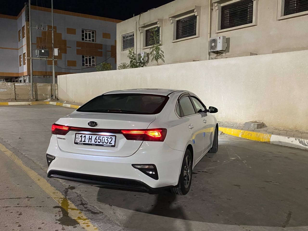 السلام عليكم سيراتو 2019 كفله عامله من كشي فول موصفات مشيه 84 حقيقي رقم بغداد بأسمي تحويل ٢يوم محرك 1600 تخم تير جديد سيراه جاهزه من كلشي كشن جلد مكان واسط كوت زبيديه ***********
