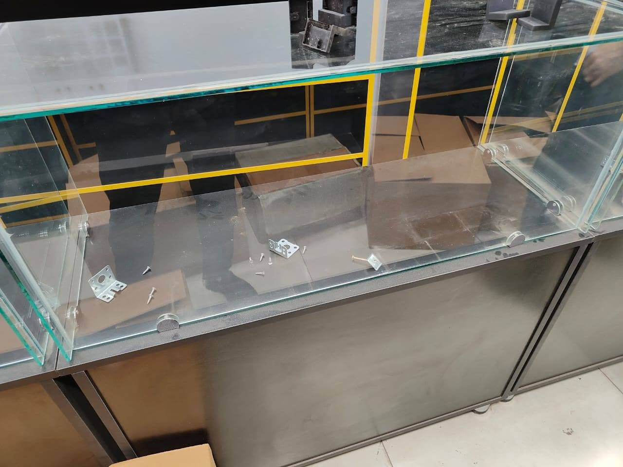 سلامٌ عليكم
ميز مكتبي وعارضات MDF ثقيل مستعمل للبيع

رايدهن بسعر 600 الف

قياسات الميز

 سطح الميز ارتفاعه 75 واعلى ارتفاع متر والعرض 1.20 متر والعمق 60

قياسات العارضات

 ارتفاعه لنهاية الجامة متر و12 والعرض متر من الداخل مقسوم برف الى نصفين عددهن 3 قطع

للتواصل على الخاص او على الرقم

***********

عنواني بغداد/ طي
