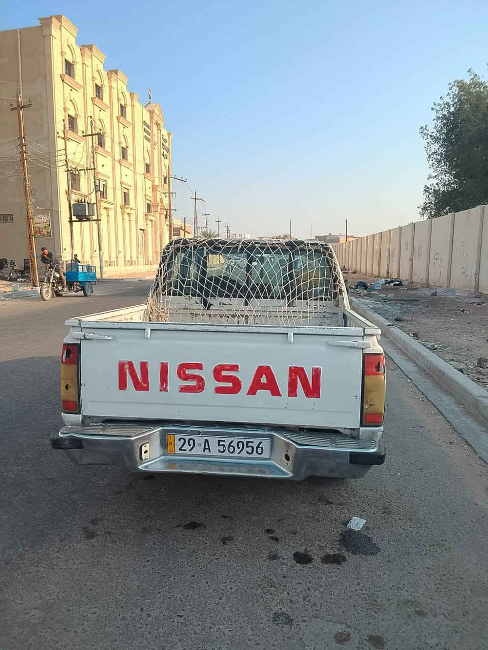 السلام عليكم
سيارة نيسان للبيع سيارة حلوه ونضيفه مكينه وكير وحداديه انضاف سنويه ل 2031 رقم السيارة واسط سعر 75 وبيها مجال 
مديل 2002 مكان بصره زبير رقم الهاتف *********** 
مكلف بل نشر
